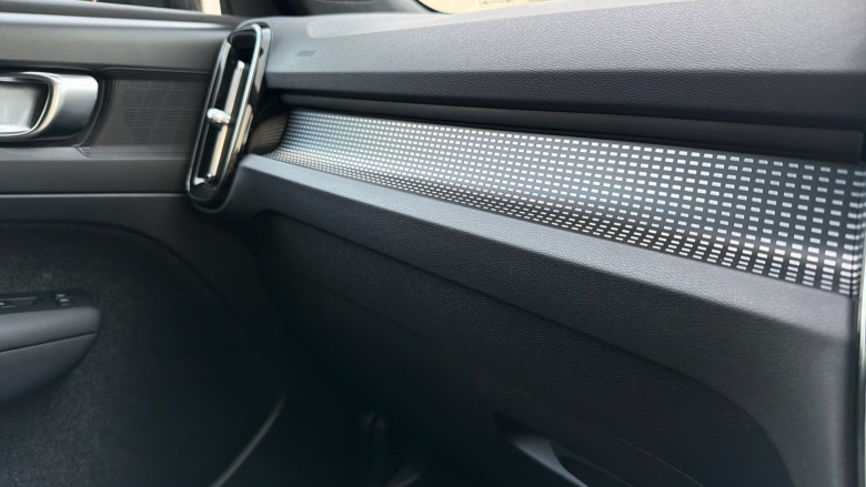 Volvo Xc40 2.0 B4P Plus Dark 5dr AWD Auto Petrol Estate